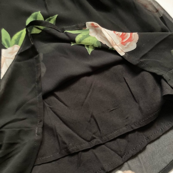 Black Floral Print Tie Neck Romper - Picture 4 of 6